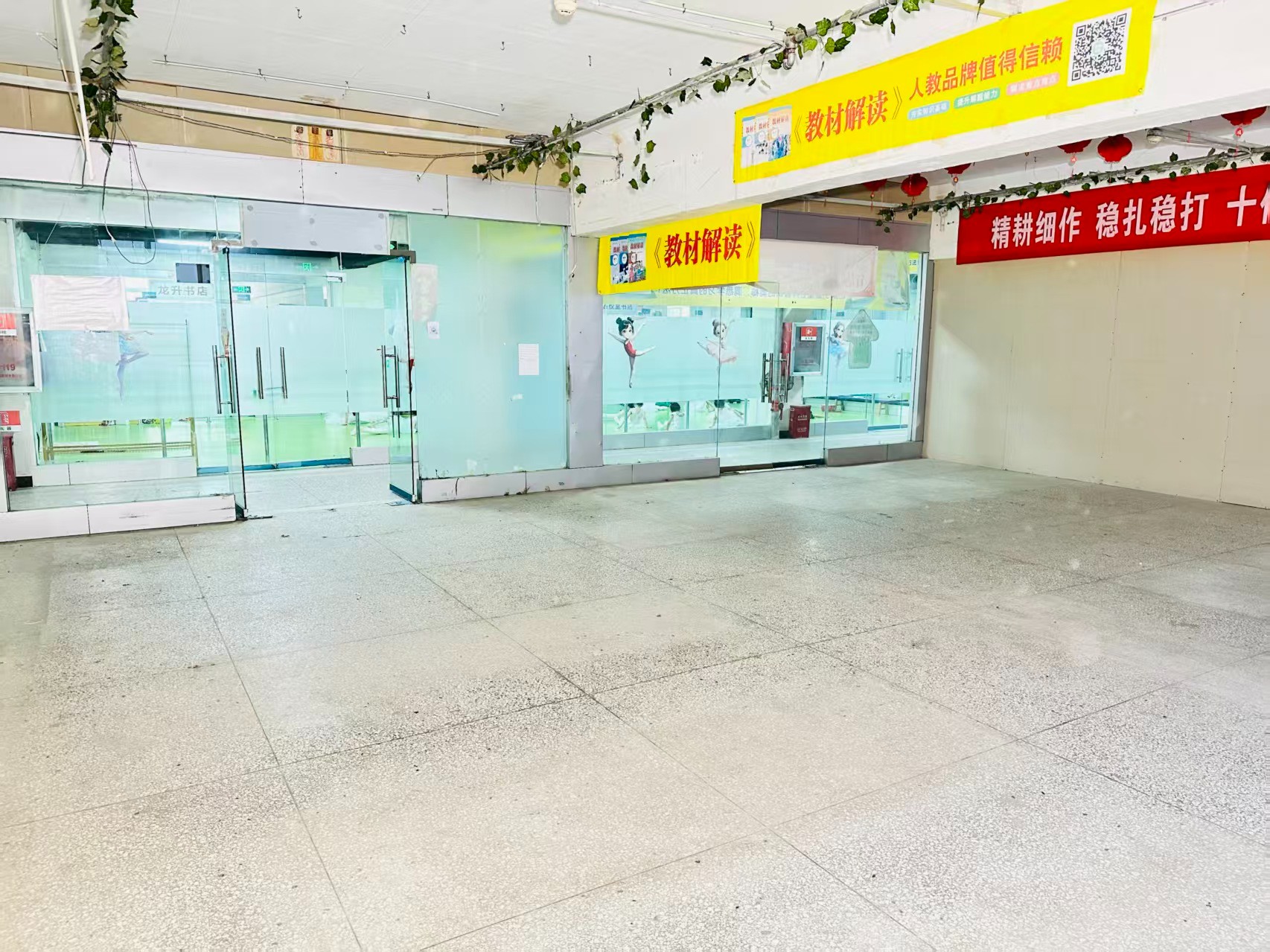 宝龙城市广场成熟商业基础  依托春都路传统商贸资源，拥有良好的商业氛围和产业基础，为企业发展提供稳定市场环境。