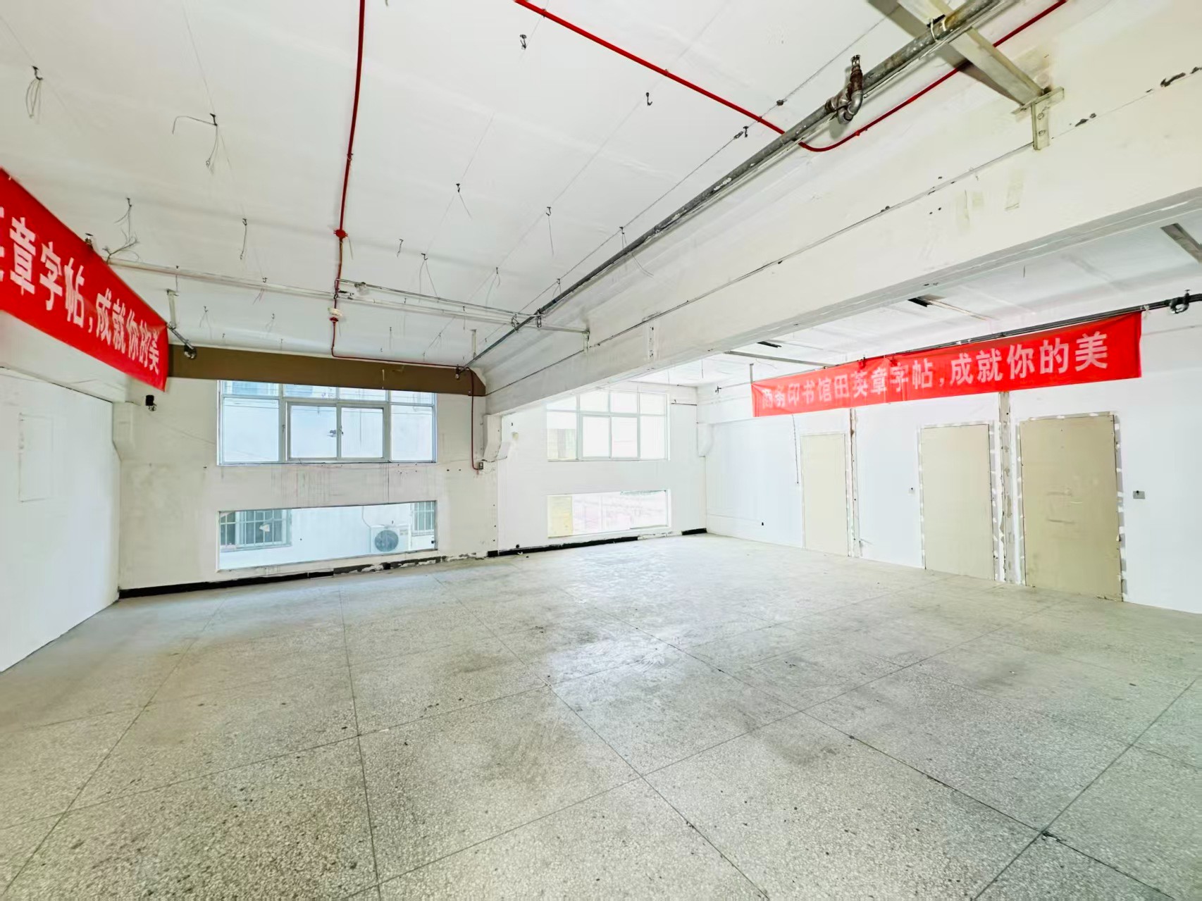 宝龙城市广场重点吸引人工智能应用、数字经济、电商直播、智能制造服务、软件开发、科技创新企业及创业团队入驻